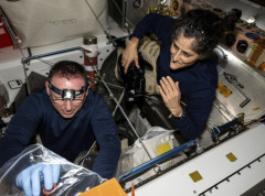 Dva astronauta se vraćaju tek sledeće godine na Zemlju