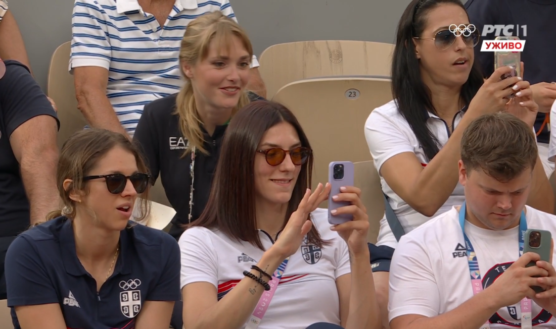 Nole ima posebnu podršku – odbojkašice na tribinama Šatrijea