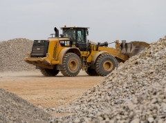 Zbog radova na putevima na pojedinim deonicama usporen saobraćaj