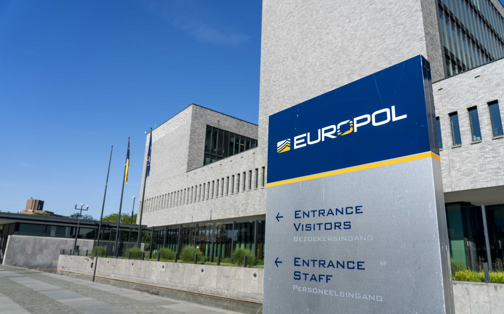 Velika kriminalna mreža švercovala oštećene aute u EU