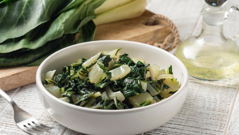 Salata od zelja sa sosom od žumanaca