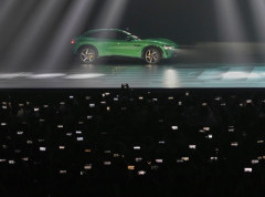 Kineski Šaomi izbacio novi luksuzni električni automobil jeftiniji od Teslinog