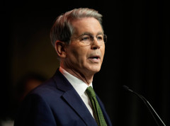 Ministar finansija SAD Skot Besent očekuje da će 100 zemalja dobiti carine od 10 odsto