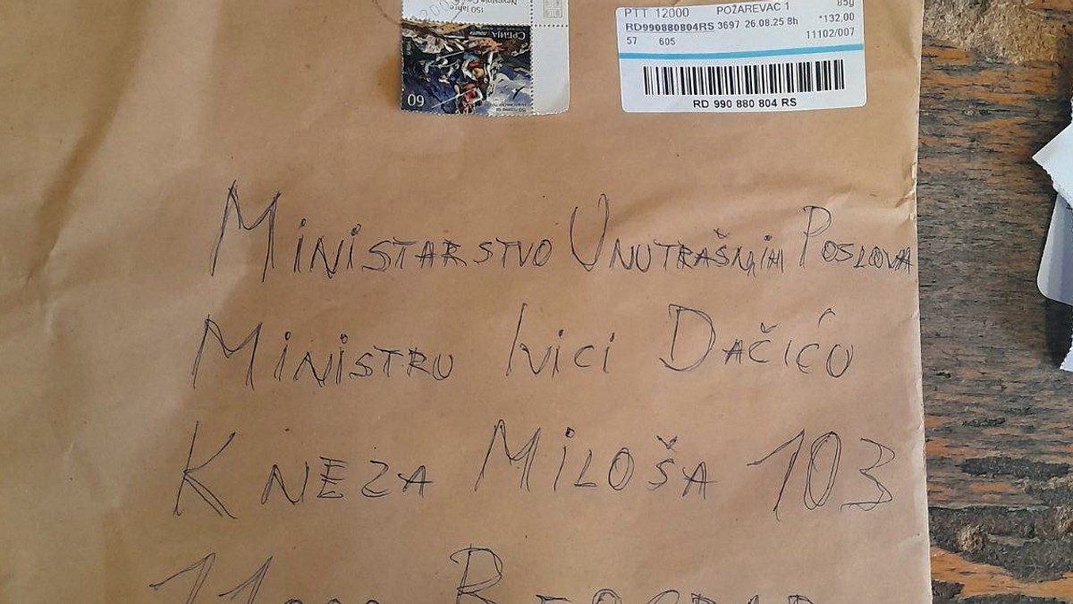 (foto) Ovo je pošiljka sa tri metka koja je poslata Ivici Dačiću