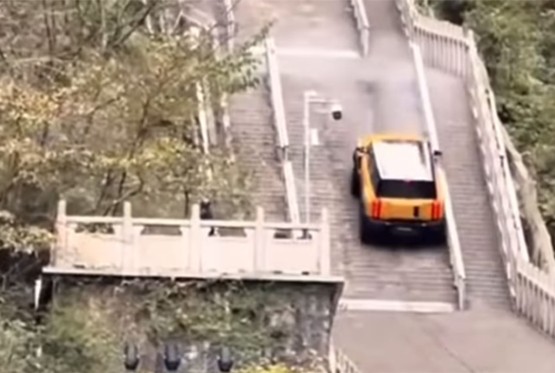 Cheryijev uspon uz 999 stepenica završio spektakularnim neuspjehom (VIDEO)