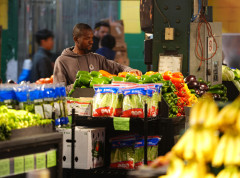 Američki potrošači razočarani trenutnom ekonomijom i izgledima za budućnost