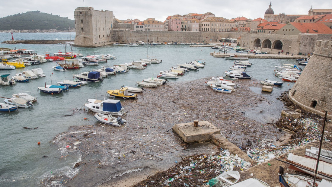 Hrvatski ribari svakodnevno vade plastiku iz Jadrana