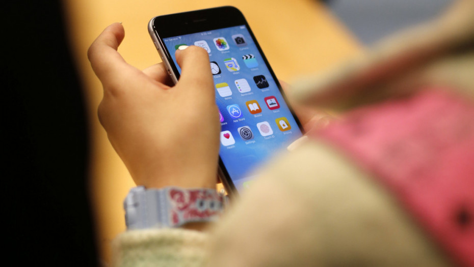 Francuska od septembra zabranjuje mreže mlađima od 15 godina