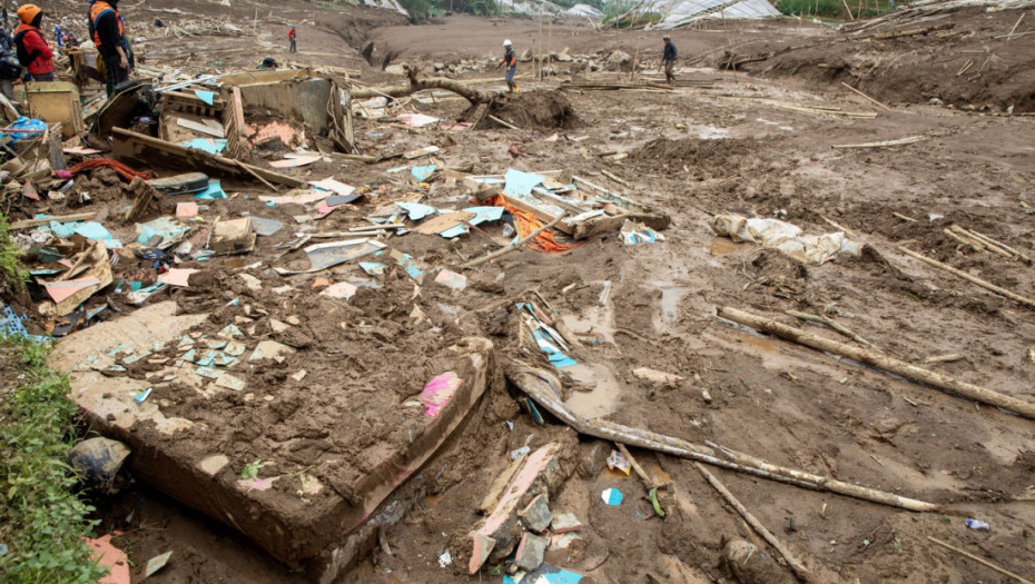 Tragedija u Indoneziji: Klizište odnelo 25 života