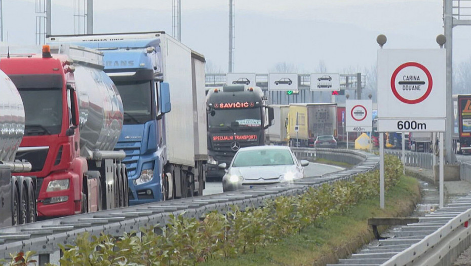 Blokade na graničnim prelazima: Prevoznici zahtevaju rešenja