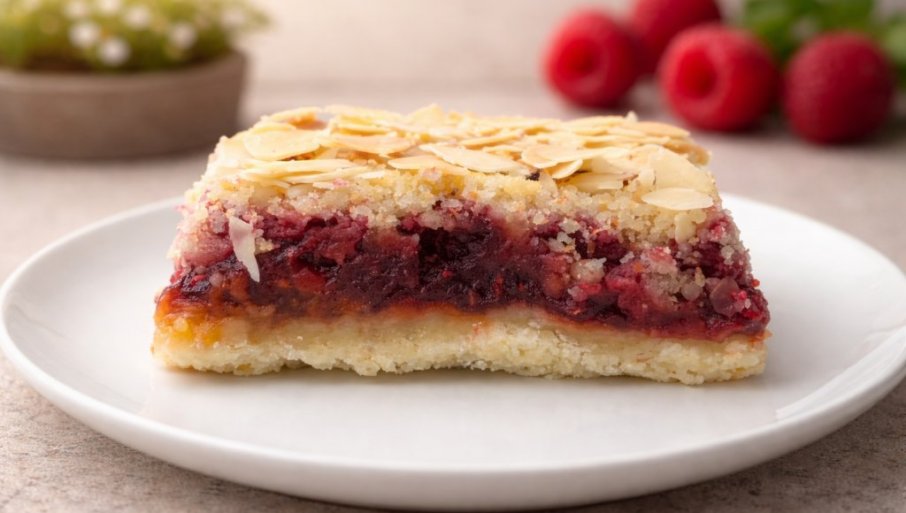 ČUPAVA PITA SA MALINAMA: Sprema se brzo, a ukus je jednostavno fantastičan