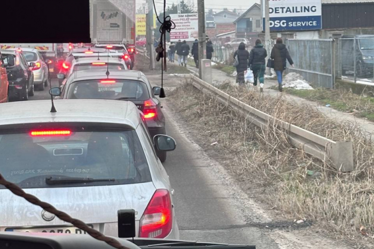 Kilometarske kolone iz pravca Borče i Koteža, EVO ŠTA SE DOGODILO (FOTO)