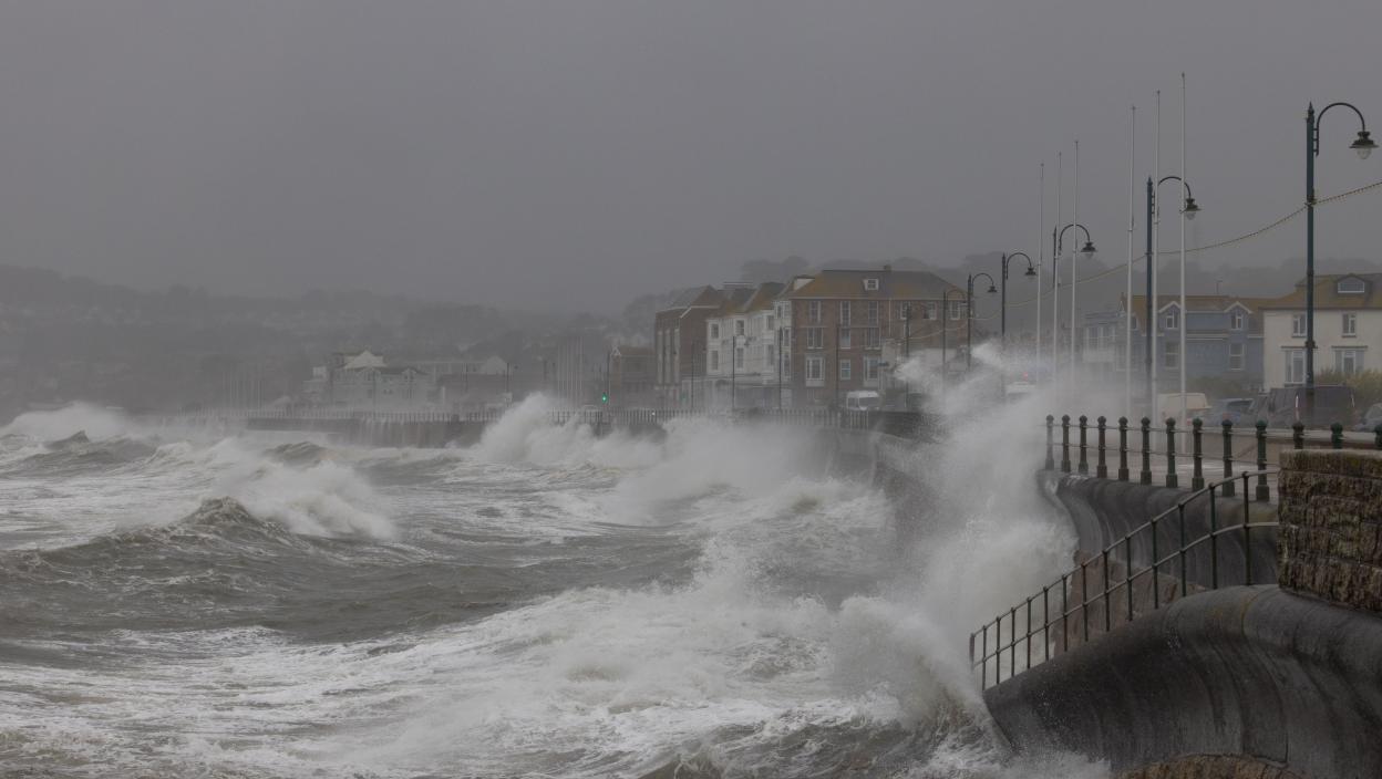 800.000 ljudi bez struje, ima mrtvih