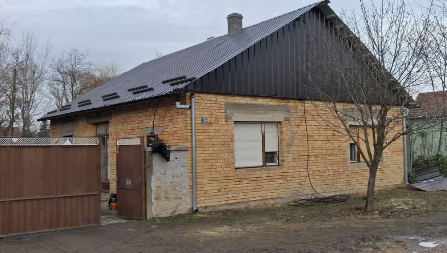 DONATORI I VOLONTERI UDRUŽENI POMOGLI PORODICI IZ RUSKOG KRSTURA Izgoreli krov im obnovila dobrota