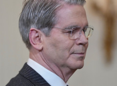 SAD izdale 30-dnevno izuzeće od sankcija za prodaju iranske nafte na moru; Iran odbacuje tvrdnje SAD