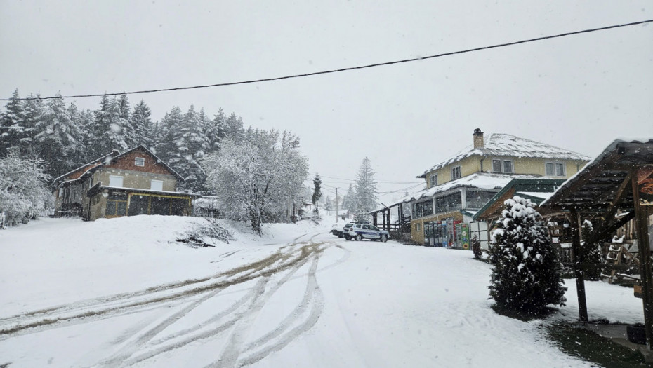 Kozara pod snegom: Putevi zatvoreni, nema struje