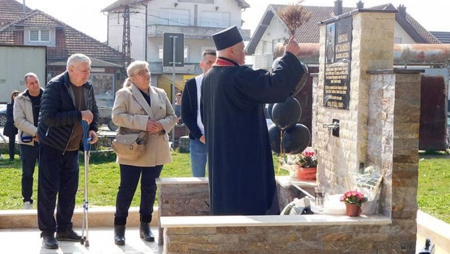 Otrivena spomen-česma posvećena ubijenom mladom policajcu Nikoli Krsmanoviću (FOTO)