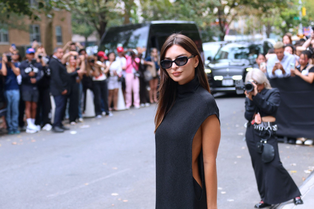 Emili Ratajkovski se na u Parizu pojavila bez brusa