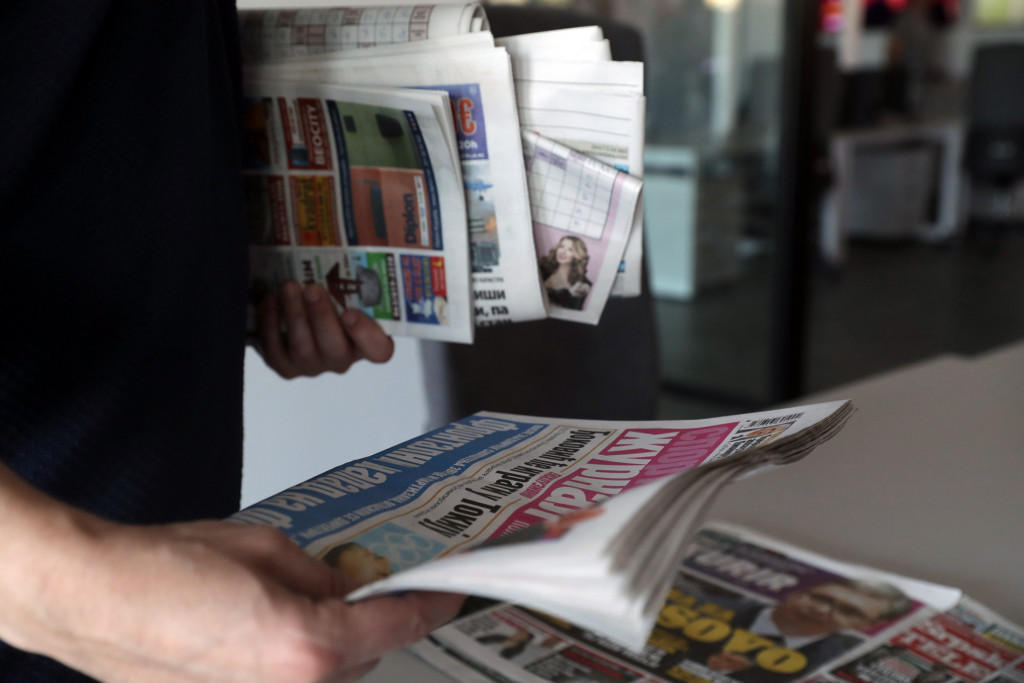 Naslovne strane dnevnih novina: Prelistavanje štampe za 24. mart 2026. godine