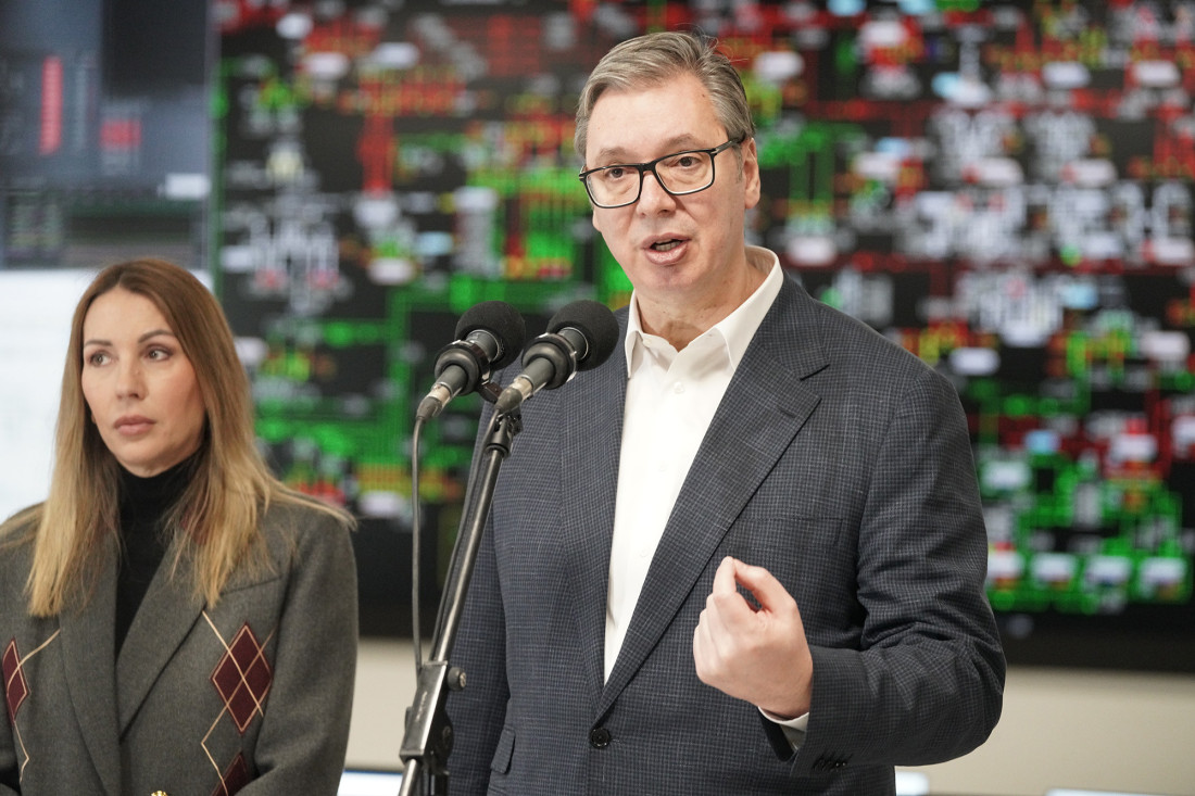 Vučić obilazi dispečerski centar EMS