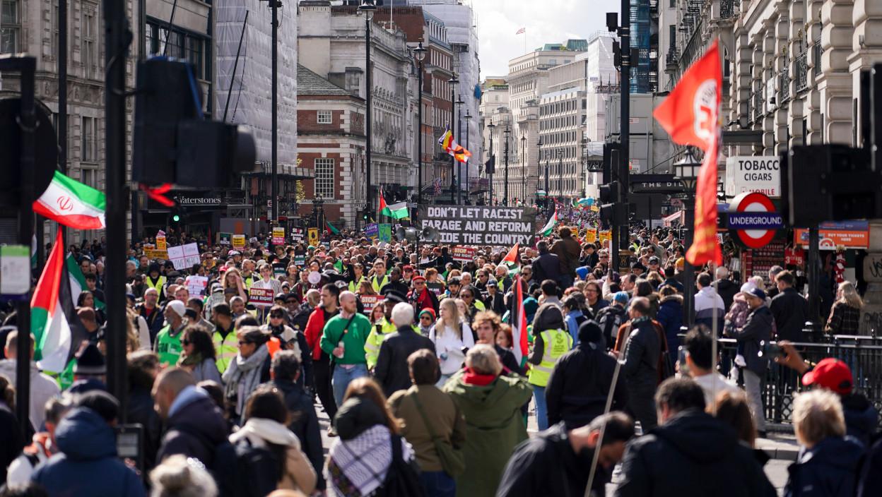 „Najveći protest protiv krajnje desnice“ Demonstranti na ulicama Londona: Uhapšeno 25 osoba (VIDEO)