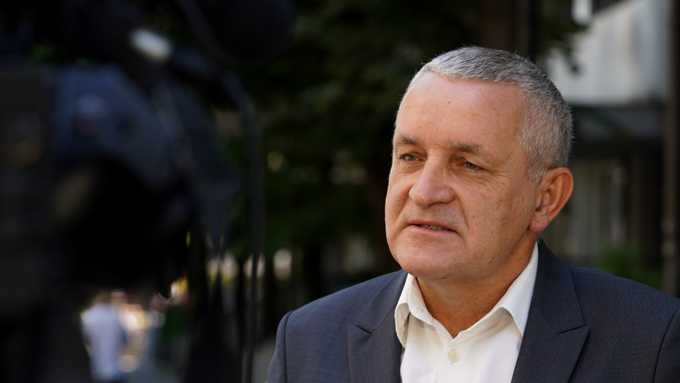 Oglas za posao bez srpskog jezika