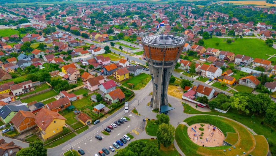 Uskrsna liturgija u Vukovaru i čestitke vernicima