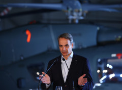 Micotakis najavljuje zabranu društvenih mreža za decu mlađu od 15 godina