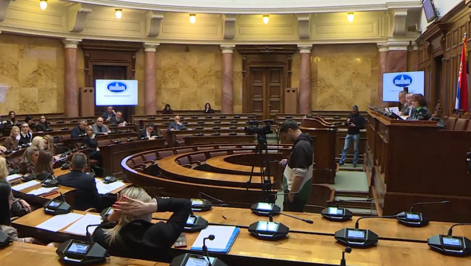 Usvojeni zakoni za zaštitu potrošača i ulaganja