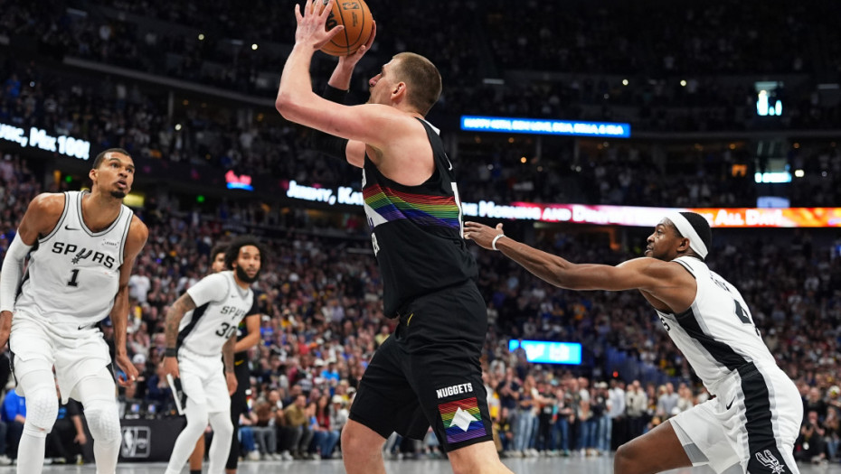 Jokić isključen sa utakmice posle sukoba sa Mekdenijelsem
