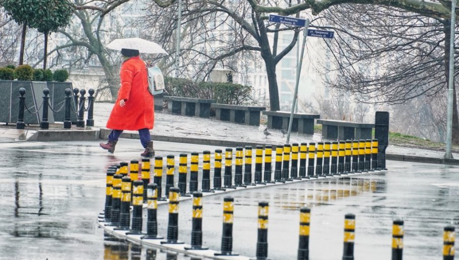 SRBIJA NA UDARU PLjUSKOVA SA GRMLjAVINOM Hitno se oglasio RHMZ: Ovi delovi zemlje najugroženiji  (FOTO)