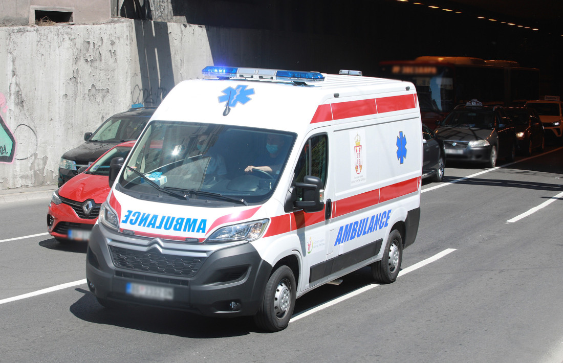 Muškarac pao sa četvrtog sprata