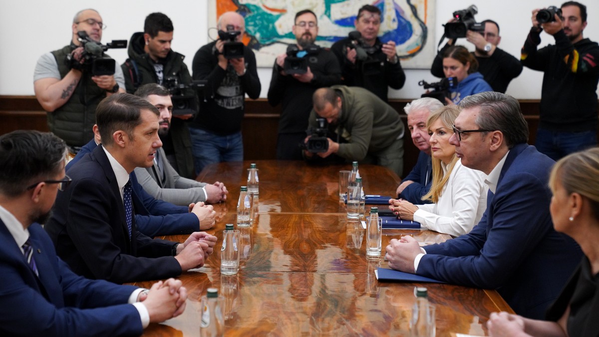 Oglasio se Vučić nakon konsultacija u Predsedništvu Srbije: Čovečanstvo je na ivici ambisa