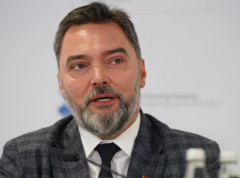 Košarac sa Vučićem na marginama urban foruma u Bakuu