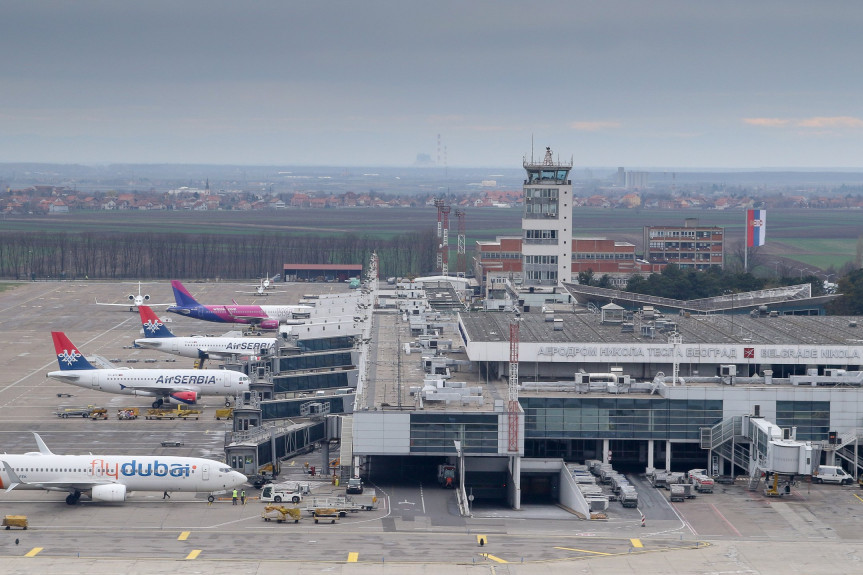 DRAMA NA NEBU IZNAD BEOGRADA! U avionu počeo da se oseća DIM, hitno sleteo!