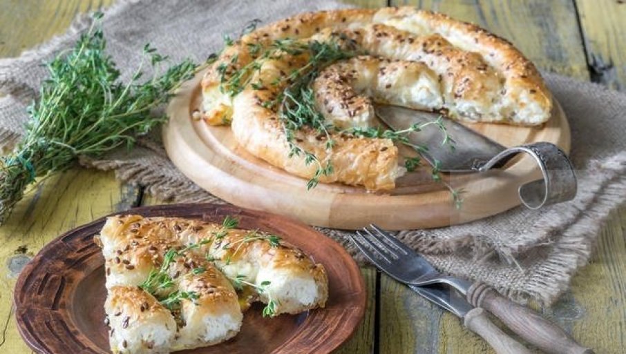 SOČAN I SLASAN, PRAVI RAJ ZA NEPCA: Domaći burek sa sirom