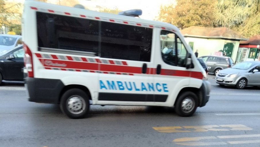 Sudarili se autobus i automobil, žena ozbiljno povređena